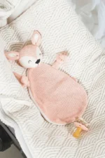 Doudou chupetero | DEAR PALE PINK - Imagen 2