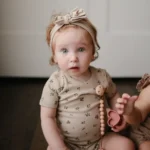Sujetachupetes MUSHIE - Pale Taupe - Imagen 2
